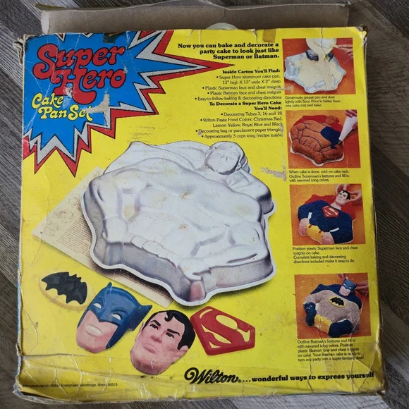 Wilton Vintage 1977 DC Comics Superhero Cake Pan Set Superman Batman All Inserts - Picture 2 of 10